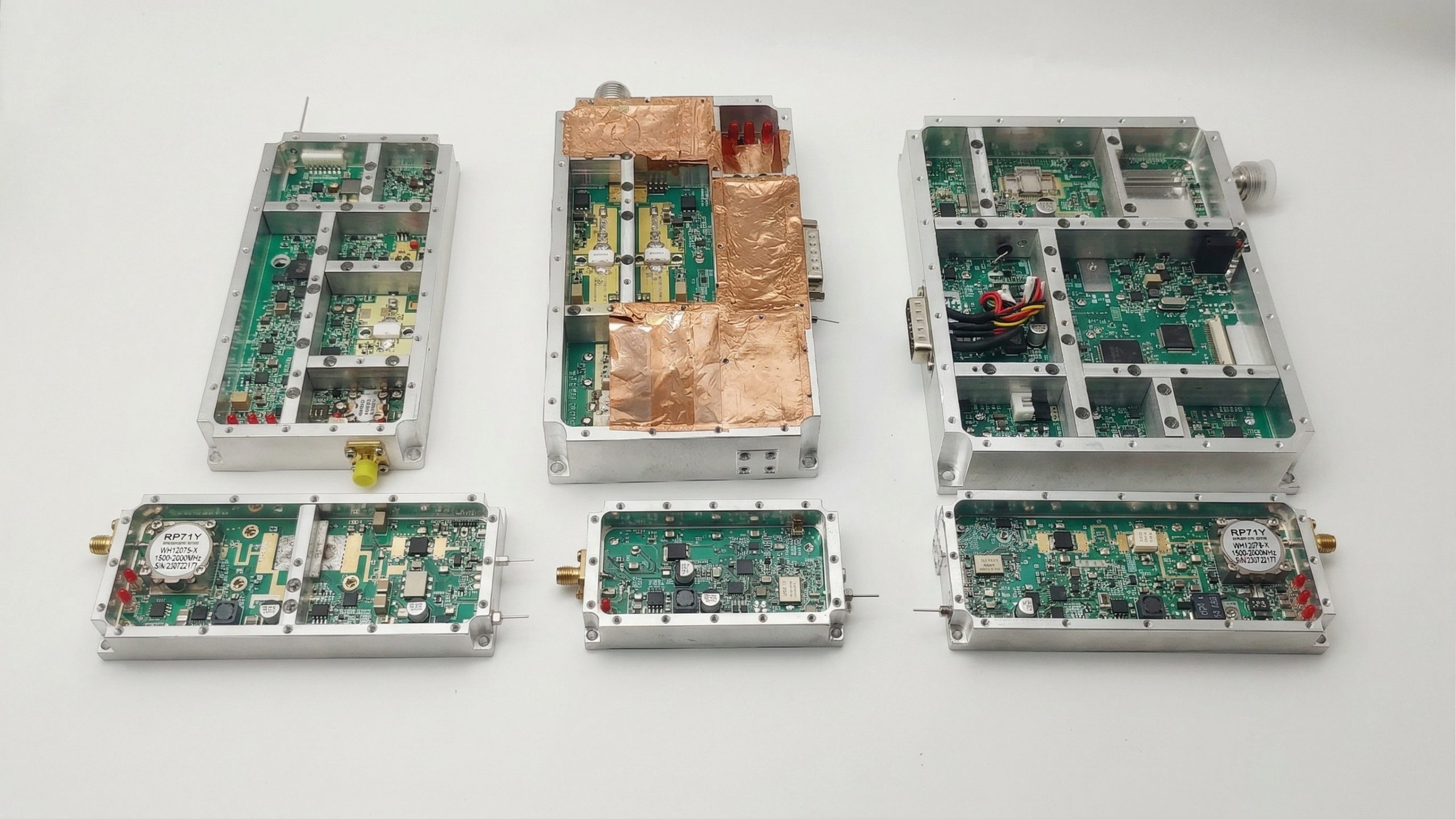 Rack-mounted RF system integration with wideband power amplifier modules