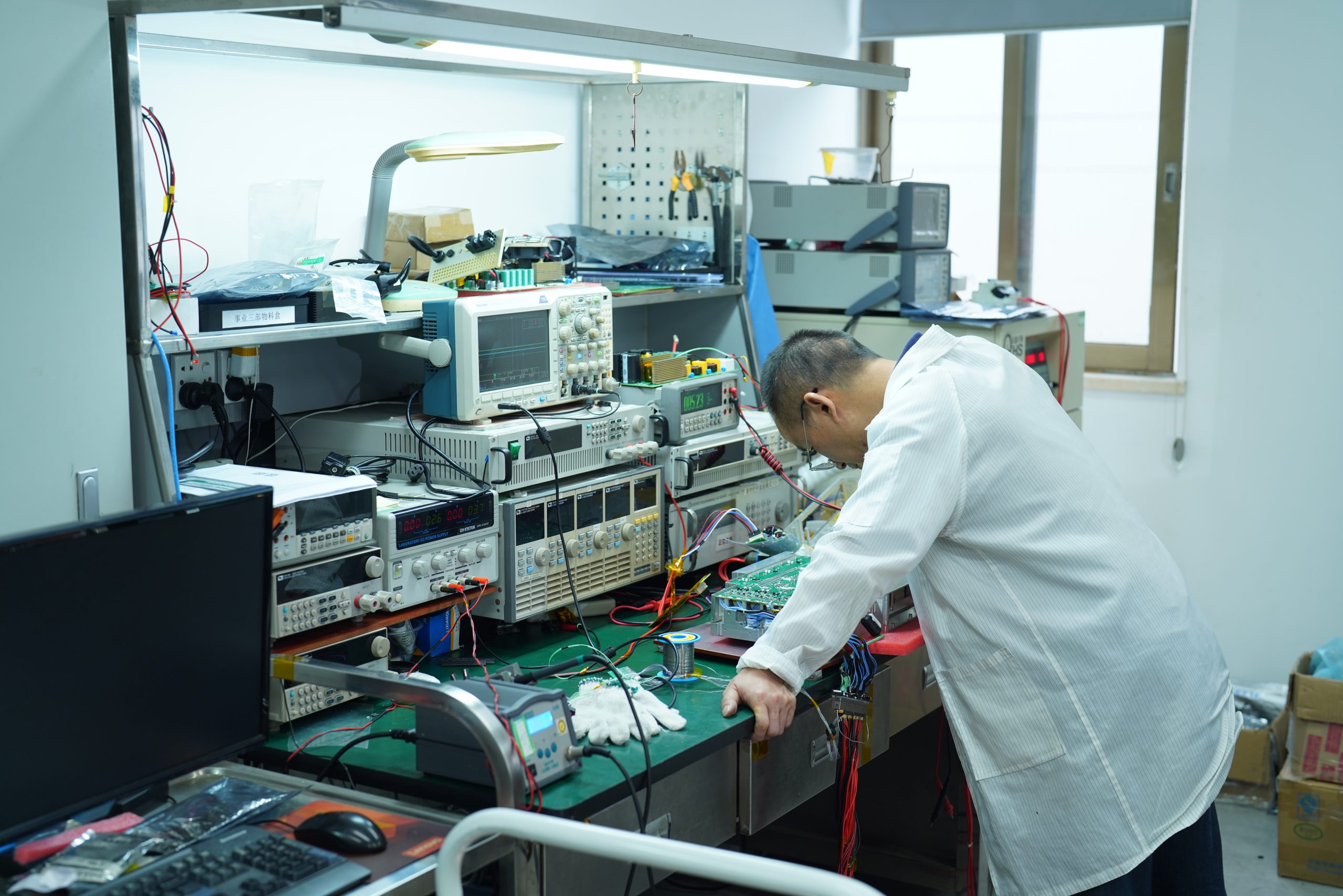 RF power amplifier test bench and measurement setup