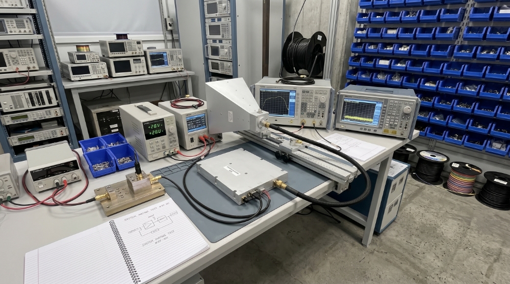RF amplifier and antenna system in engineering environment