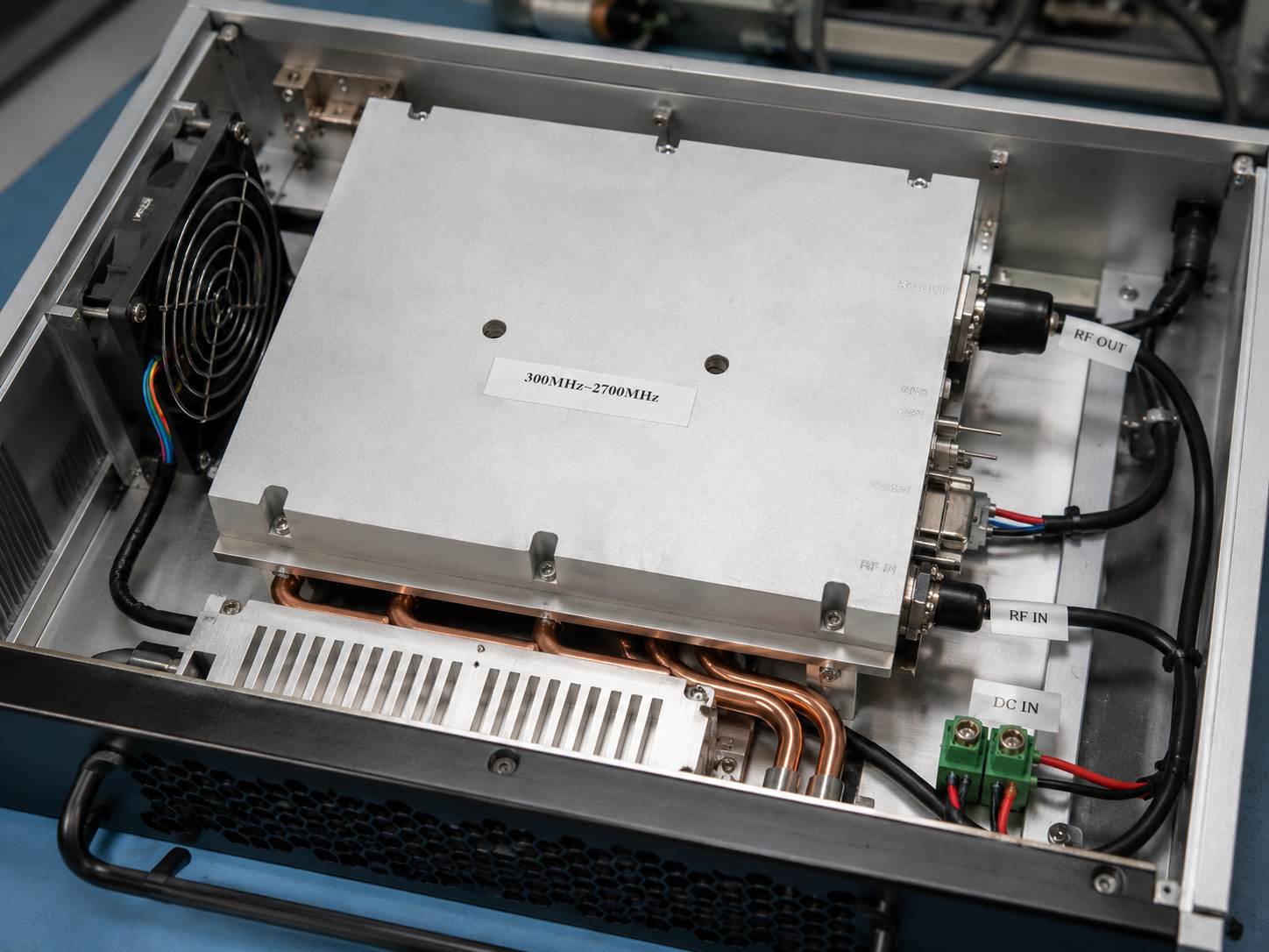 Choosing a 300-2700 MHz Wideband RF Amplifier for Compact Platforms
